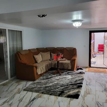 Apartament Cu Terasa Si Gratar Apartment Satu Mare Bagian luar foto