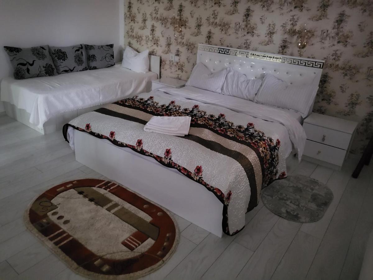 Apartament Cu Terasa Si Gratar Apartment Satu Mare Bagian luar foto