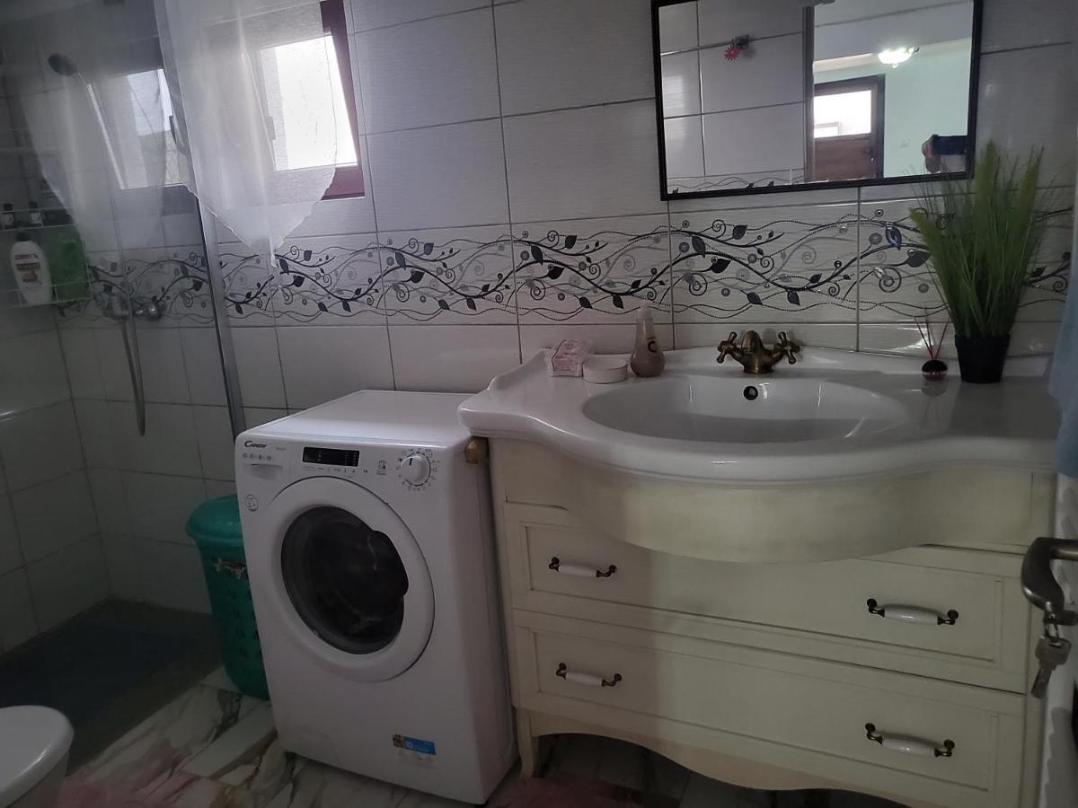 Apartament Cu Terasa Si Gratar Apartment Satu Mare Bagian luar foto